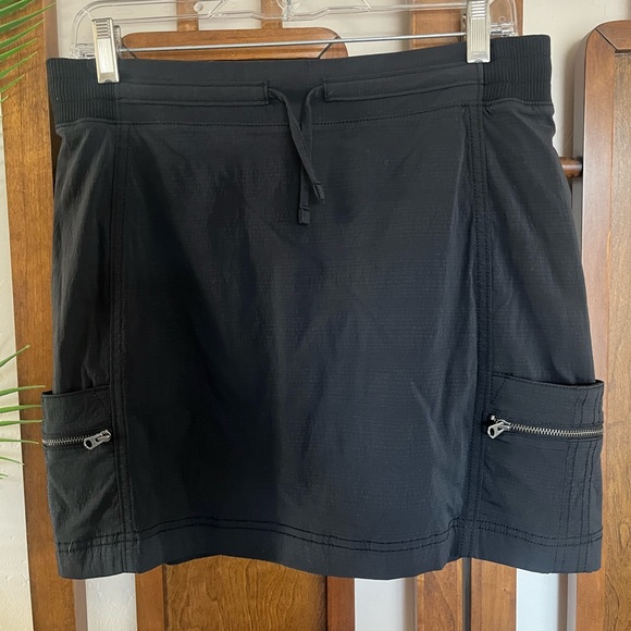 Athleta Black Trekkie Cargo Skort size 10 - Picture 2 of 9